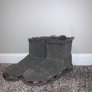 Women’s mini Uggs